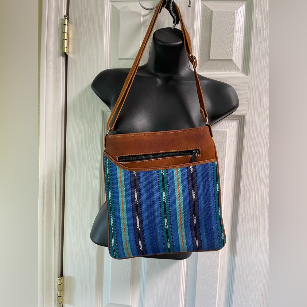 Beautiful, hand-woven Southwest purse.  Leather trim and strap.  EUC